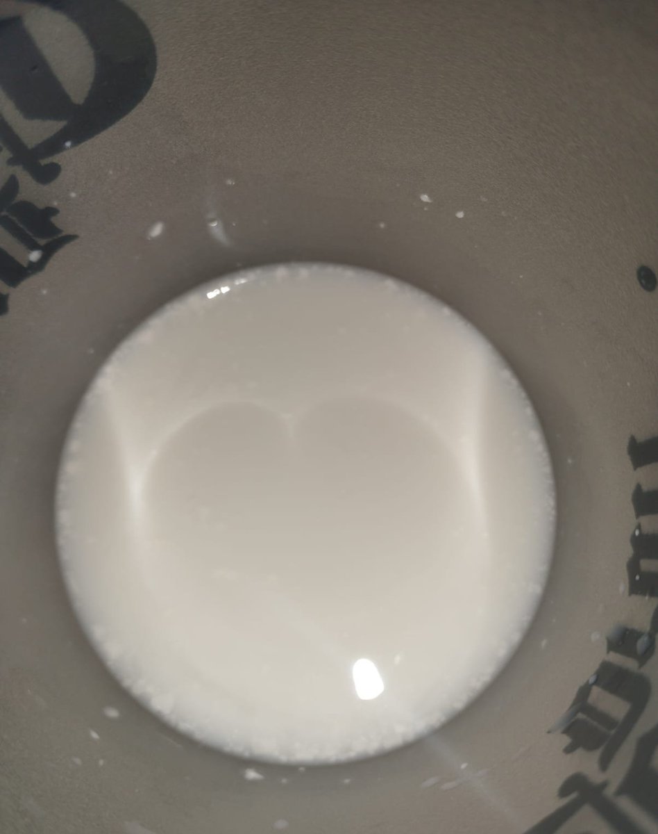 nemux's tweet photo. ¿Que onda @alpuraoficial con tu leche contaminada con excremento? Se supone que nueva y compramos 2 cajas, ¿Dónde están esos controles de calidad? https://t.co/P4gPV5xcYQ