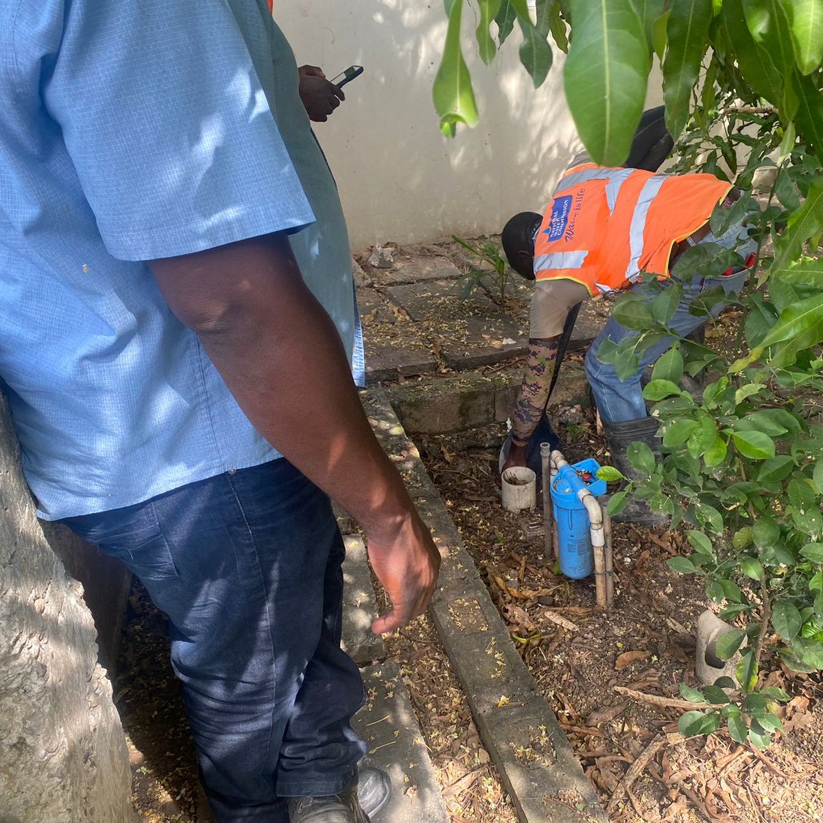 NWCjam's tweet image. Major disconnection drive now underway in the Old Harbour &amp;amp; Gutters Area, St. Catherine. Customers, both residential and commercial, were notified to settle balances or make payments arrangements.  We would much rather collect than disconnect. #PayYourPart #PlayYourPart