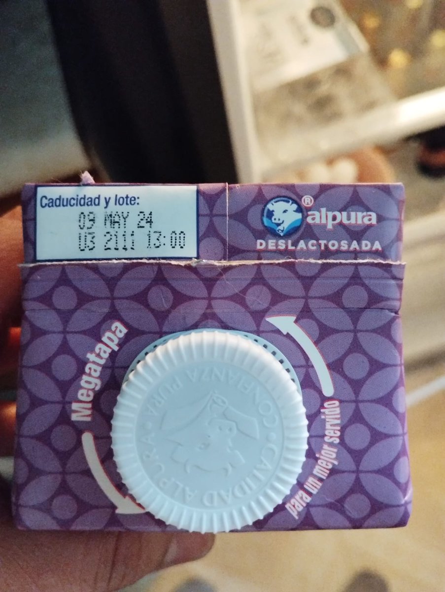 nemux's tweet photo. @EstiloDF @alpuraoficial Esa misma leche la acabo de comprar y me salió con caca!!!! https://t.co/myRNK4aJGM