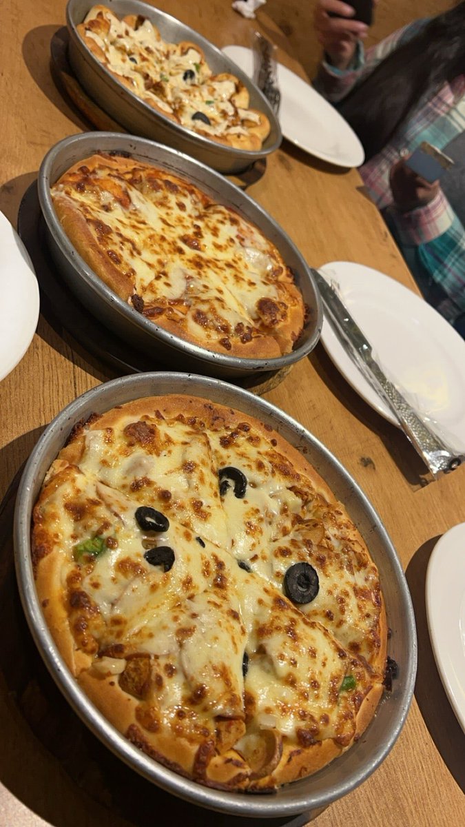 TheSanaK's tweet photo. ..’With Girls Squad..!’🤩 #OfficeBuddies #LifeAtInvoZone #PizzaParty #Tuesday #JanuaryDiaries✨ (@ Cheezious in Lahore, Punjab) https://t.co/mAk06S0Mrn https://t.co/qA73UClFKA