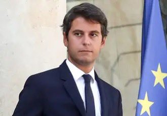 BohioMedia's tweet photo. @GabrielAttal, nouveau Premier ministre français, il a remplacé à ce poste @Elisabethborne, à hier lundi 8 janvier 2024. À 34 ans, le ministre de l’Éducation sortant, devient le plus jeune Premier ministre de la Ve République.
#BohioMédia https://t.co/YWKoiEF9M7