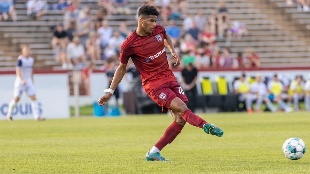 USLLeagueOne's tweet photo. 2022: Runner-up with Chattanooga
2023: Champion with North Carolina
2024: 🤔 with Knoxville

🔜 @devinbenton653 is on his way to @OneKnoxSC.

➡️ https://t.co/oEJHExPSFz https://t.co/QfkBOswCd0