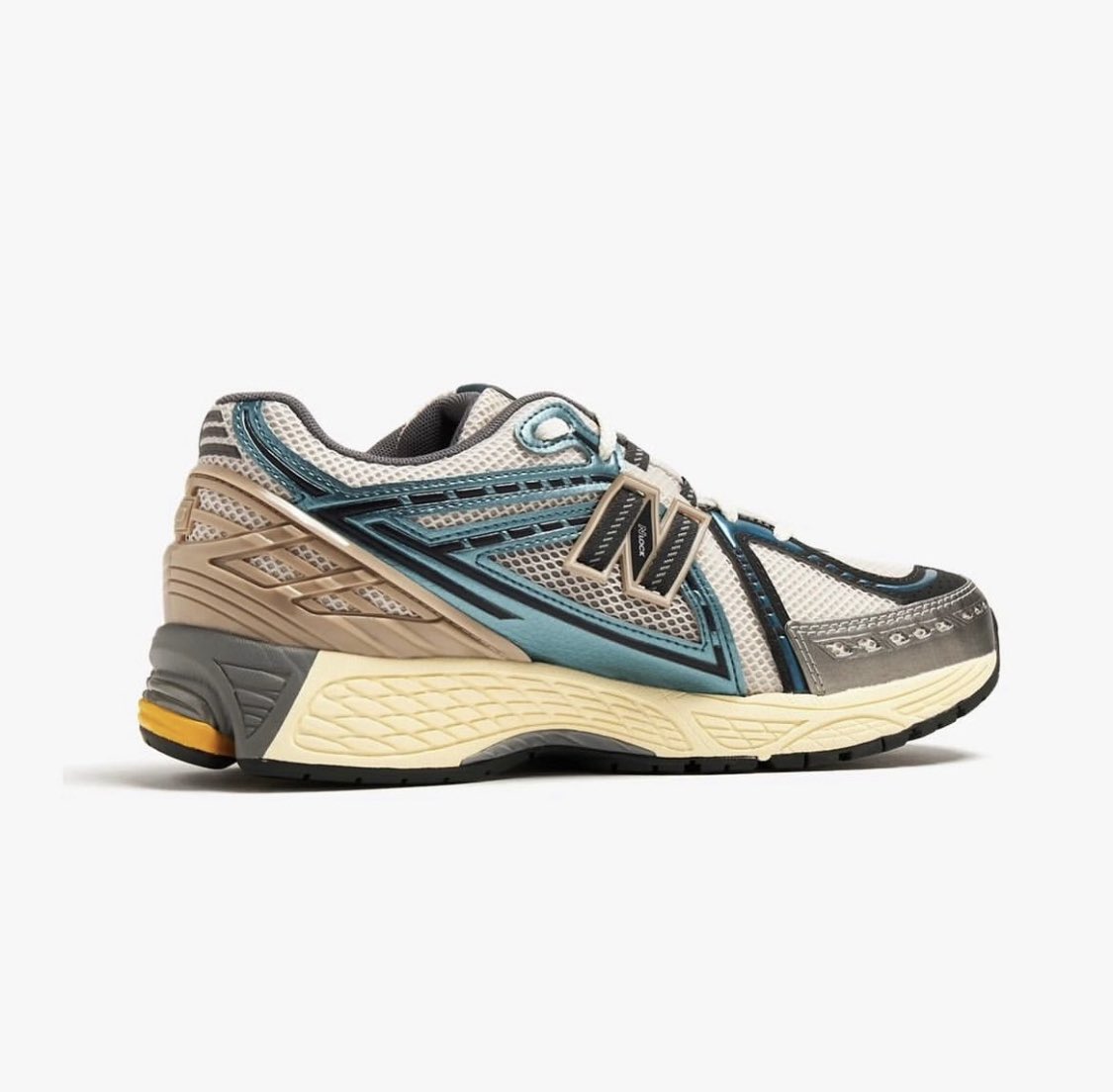 Sneakerologue tweet media