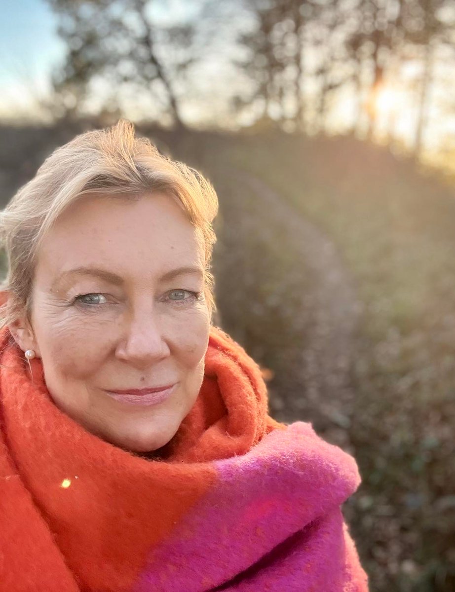 As a former alcoholic of 28 years, I know that being Physically in control of your drinking is not  enough to STAY effortlessly into control of alcohol.....being EMOTIONALLY in control is the answer....Read all about it here....soniagrimes.com/emotional-sobr…
#DryJanuary #soberwoman