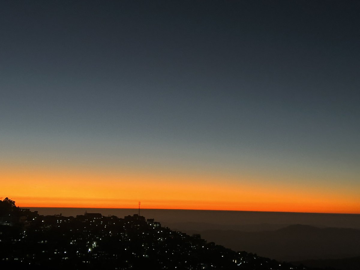 petelars25's tweet photo. The spectacular #Winterline over the Lunglei skies. #Lunglei #Mizoram https://t.co/D3g9X0BmZG