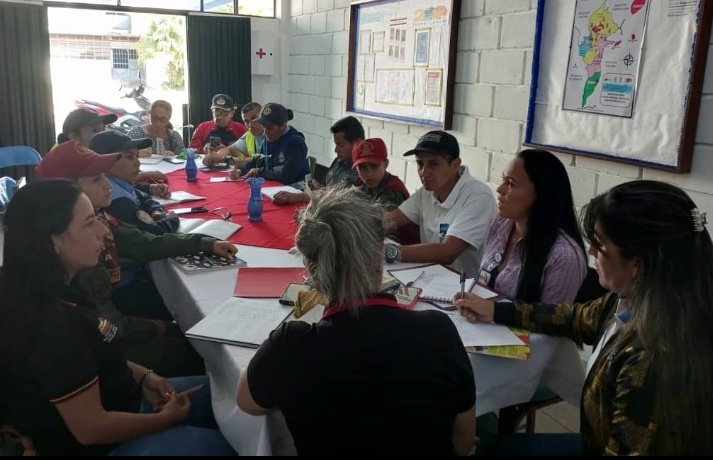 rubiodefensori1's tweet photo. 1era mesa de trabajo año 2024, planificación de abordajes Educativos frente preventivo Junín @_LaAvanzadora @CDCETachira @codennat @FreddyBernal @MPPEDUCACION @Annydednna @cn_educ @Div_Ini_Pri_Esp @ZETachira @SaludEscolar2 @COMUNIDADESED15 https://t.co/2XwnLTlL35