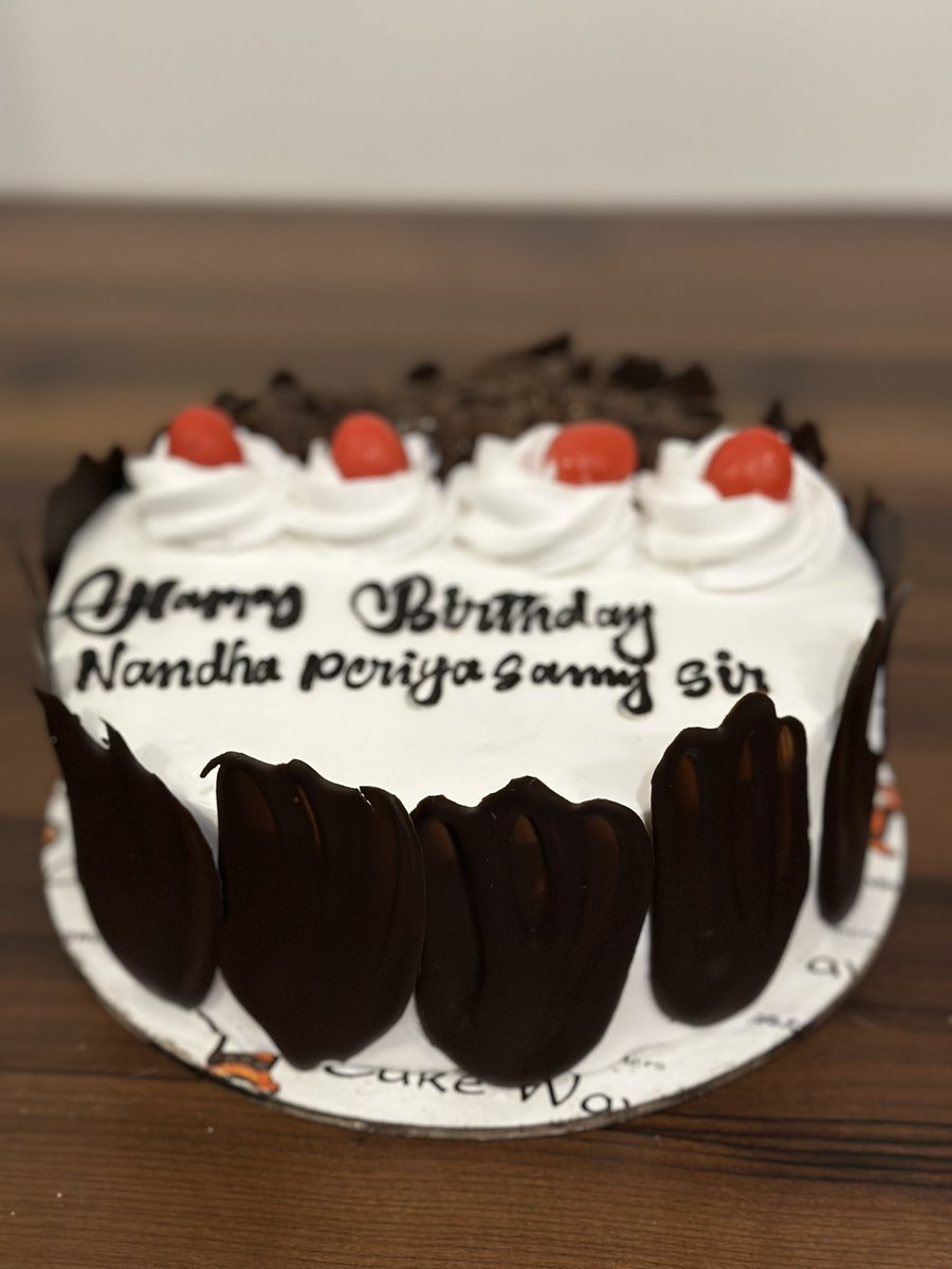 On ur birthday 🎂 V celebrated along with u <a href="/NandaPeriyasamy/">Nanda Periyasamy</a> sir… wishing u happiest birthday 🎁 
<a href="/mynnasukumar/">M Sukumar</a> #thirumanickam #RajaSenthil sir…!