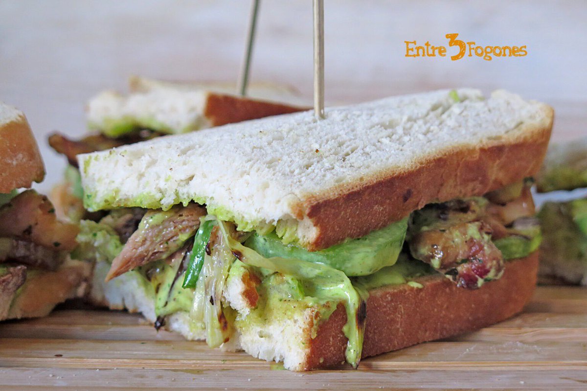 inmamim's tweet photo. 🥖 🍗 BOCADILLO DE POLLO ASADO CON VERDURAS Y SALSA DE LECHUGA 🥬 
😋
RIQUÍSIMO 😋 

⭐️RECETA ESCRITA Y COMPLETA EN EL BLOG 👉 https://t.co/Ohx1alqDK1

⭐️VÍDEORECETA EN YOUTUBE 👉 https://t.co/XtE6Sy1T12

#entre3fogones #bocadillos #bocatas #bocadillosgourmet #pollo #lechuga https://t.co/wm1Ldou0AB