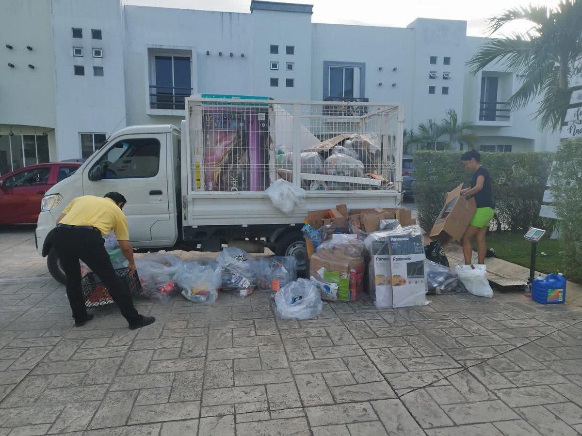 SIRESOL_CUN's tweet photo. Realizamos 3 acopios ubicados en:
📍Acopio #SM523 Residencial Caracol.
📍Acopio #SM523 Privada la piedra II.
📍Acopio #SM95 Fraccionamiento La Romana.
Agradecemos a los cancunenses que siguen sumando día con día al programa #RECAPACICLA. ♻️
@anapatyp #CancúnNosUne https://t.co/gqsGi1pcbm