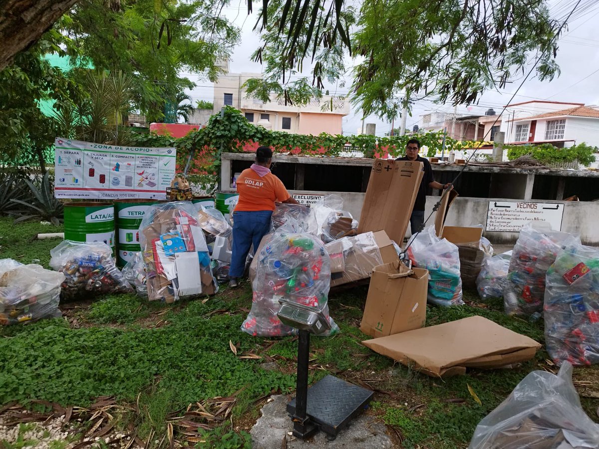 SIRESOL_CUN's tweet photo. Realizamos 3 acopios ubicados en:
📍Acopio #SM523 Residencial Caracol.
📍Acopio #SM523 Privada la piedra II.
📍Acopio #SM95 Fraccionamiento La Romana.
Agradecemos a los cancunenses que siguen sumando día con día al programa #RECAPACICLA. ♻️
@anapatyp #CancúnNosUne https://t.co/gqsGi1pcbm