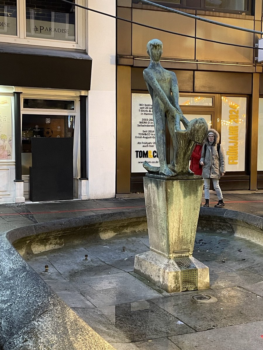 BellaFeras's tweet photo. Was passiert hier? Was ist die Bedeutung dieser Steine? https://t.co/3laSouGZwX