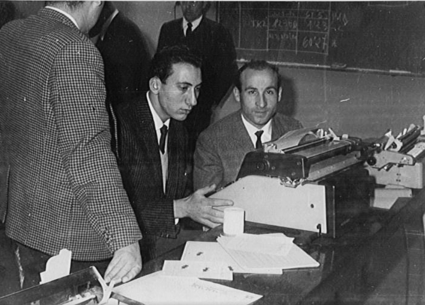 OfimaVilafranca's tweet photo. Demà dia 10 de gener, la nostra empresa compleix 50 anys. El que va començar com una aventura, en Josep Vallès, venent màquines d'escriure i calculadores sortint de la mítica Olivetti, ha esdevingut en el que som avui, que seguim al peu del canó i n'estem molt orgullosos #50anys https://t.co/wrYo0BXcVr