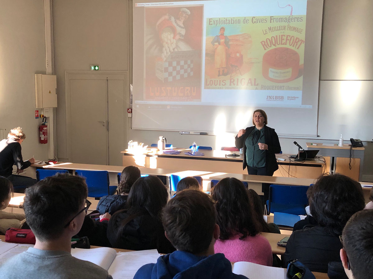 Découverte du marketing pour nos étudiants de #prepa ECG à #tarbes avec Mme Aurore Bardey @BurgundySB 'Les dessous (pas si) chics : analyse marketing et psychologique de l'industrie de la mode'