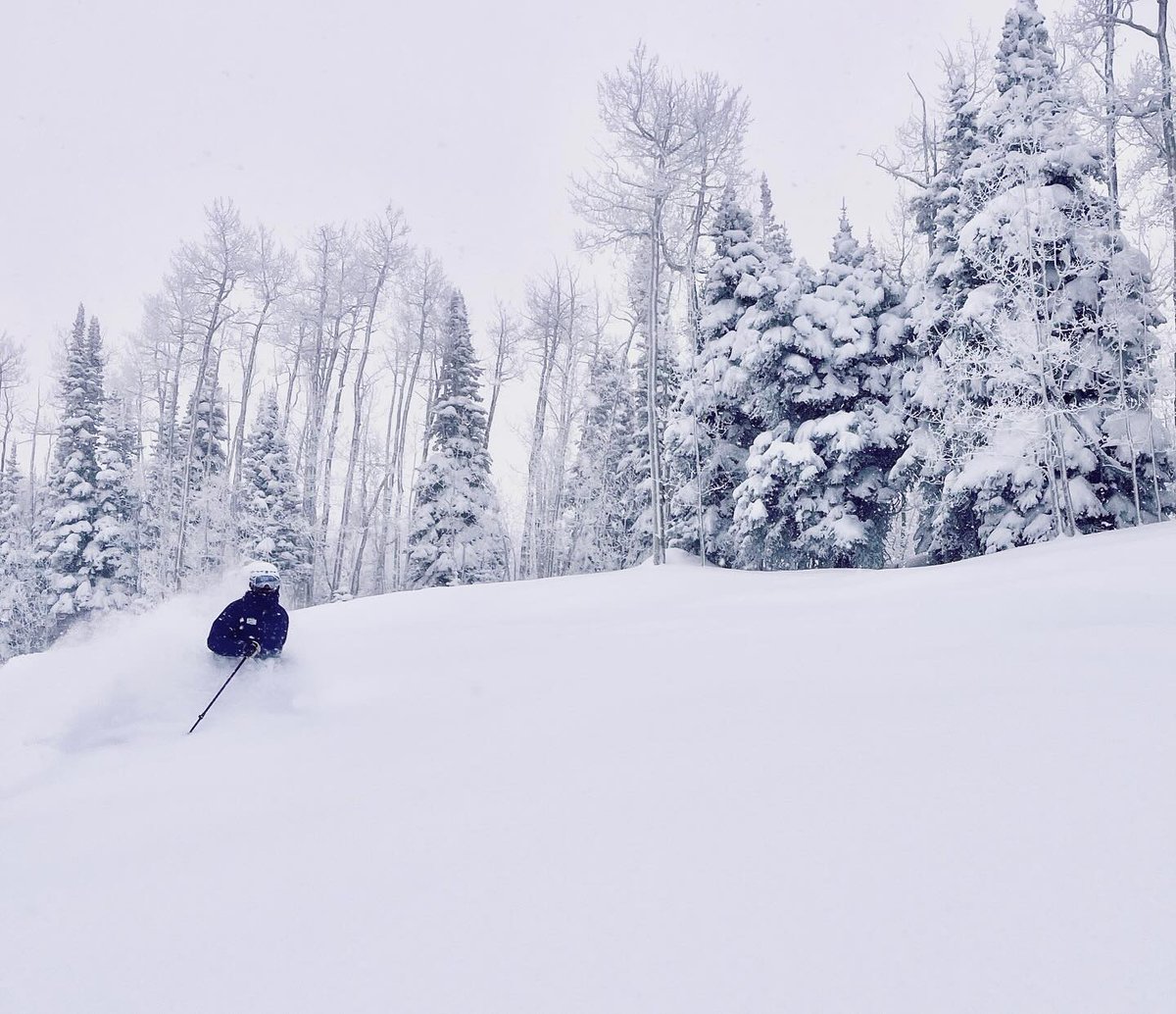 24" in 24 hours....Powder Day! Who is making some turns @skipowderhorn? #ShareGJ