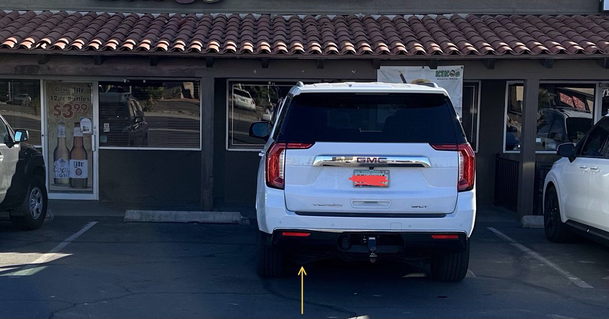 YumanLife's tweet photo. Sadly this may become a regular type of post.

In our sunny little corner of the world, we enjoy the privilege of some of the most spacious parking I have seen in any state. And yet, on my visit to Yuma Bagel for a tasty breakfast sandwich, I saw this. https://t.co/enjd3FnzQQ