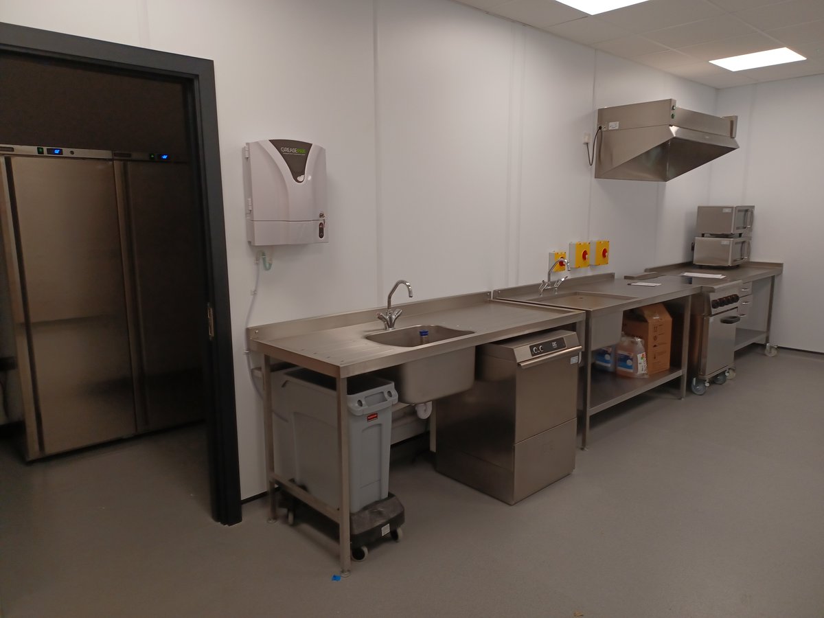 LeighHub2022's tweet photo. Looking to learn a new skill or improve your cooking? 👩‍🍳
Leigh Youth hub has a kitchen available to hire!
Contact youthhubenquiries@leighsportsvillage.co.uk for prices and availability. https://t.co/8k0TBvcdLj