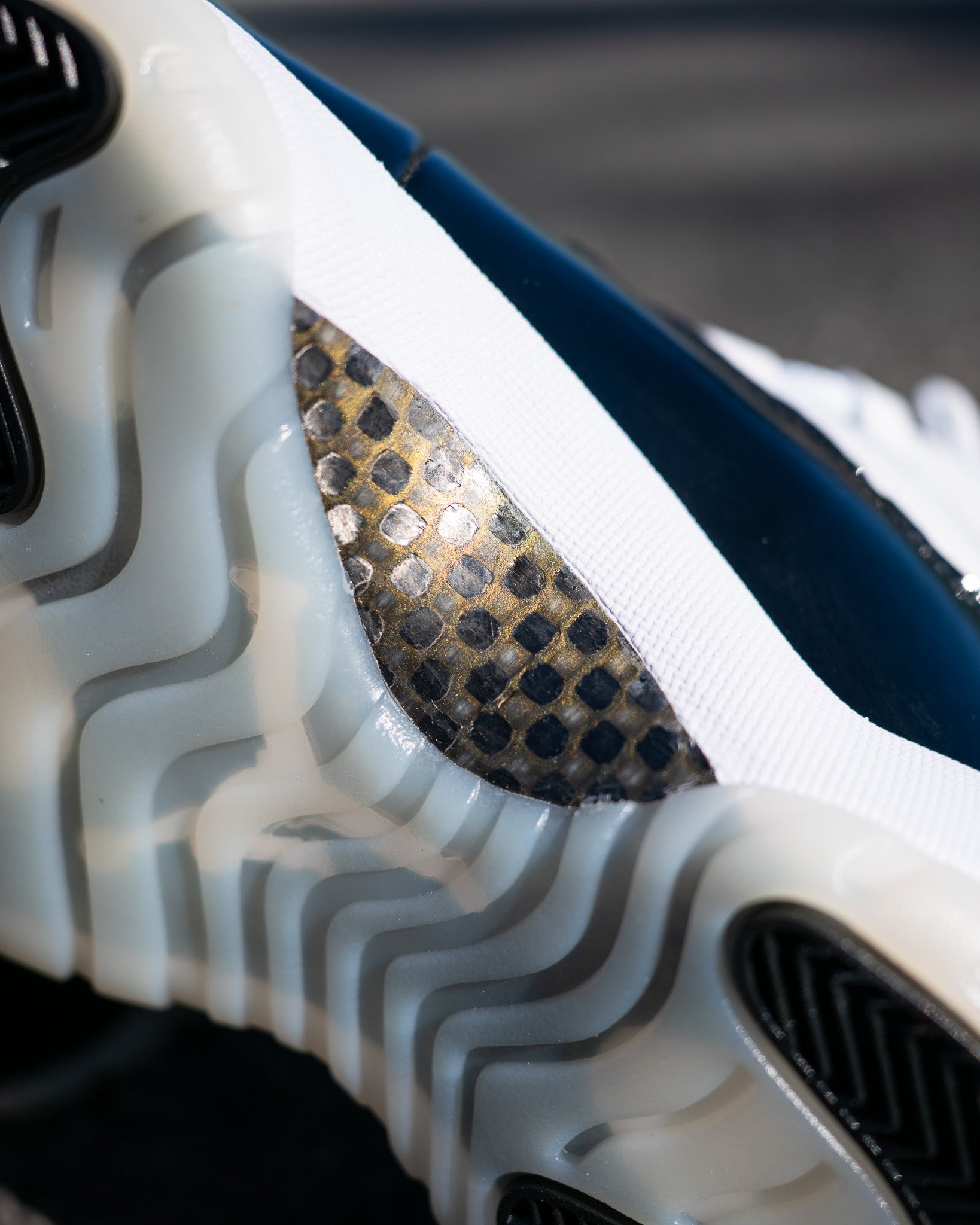 Jordan 11 space jam carbon fiber top