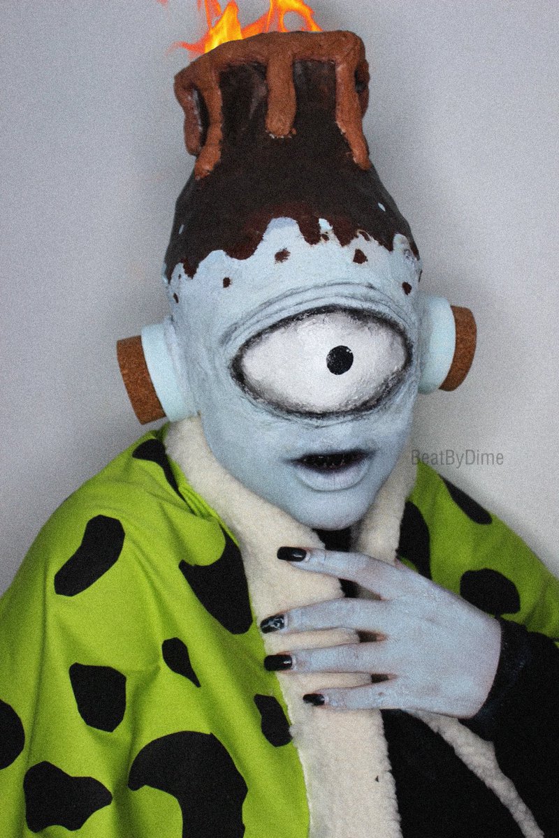 DimeHatesYou's tweet photo. 7) JOGO 🌋 | I’m fucking cryin ANOTHER cursed cosplay 😭😭 this was my first time doing him but I did him again for a con and that one was even more cursed omg dnshsjsjw https://t.co/VGBjMIh7M7