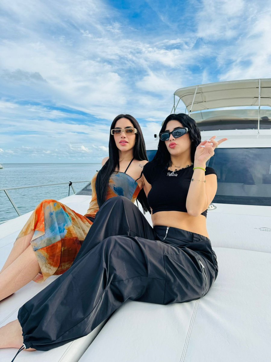 EnitJennifer's tweet photo. 😍😍😍😍 https://t.co/EeZtnunESY
