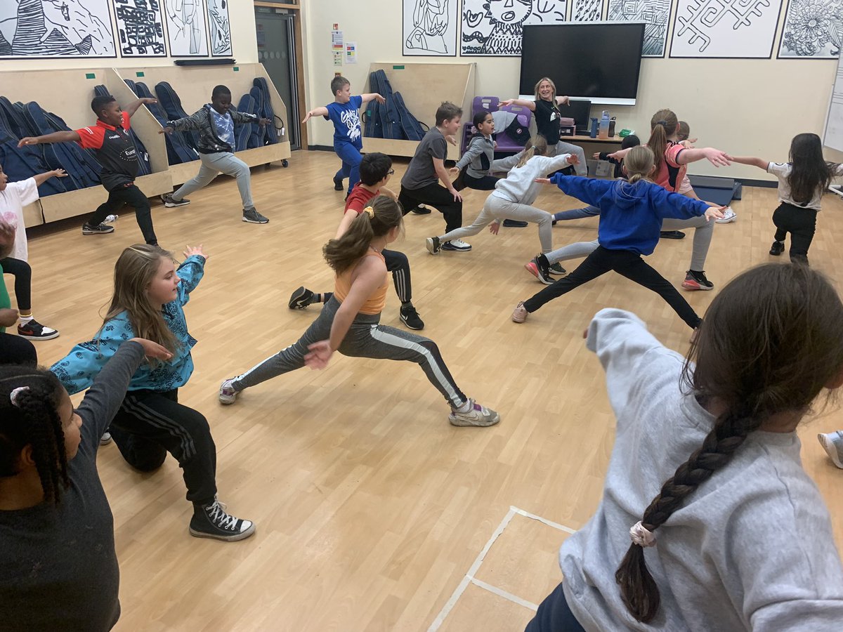 RHA_Leeds's tweet photo. The second evening of LS9 Club has welcomed almost 50 children to evening provision, involving taking part in sports with @RugbyLeeds , dance with @dazldance and personal skills activities with @IPFutures!
Mon-Wed ποΈ
5pm-7pm π°οΈ
LS9 Club π€ @YorkshireSport https://t.co/lZ72NtHBJ0