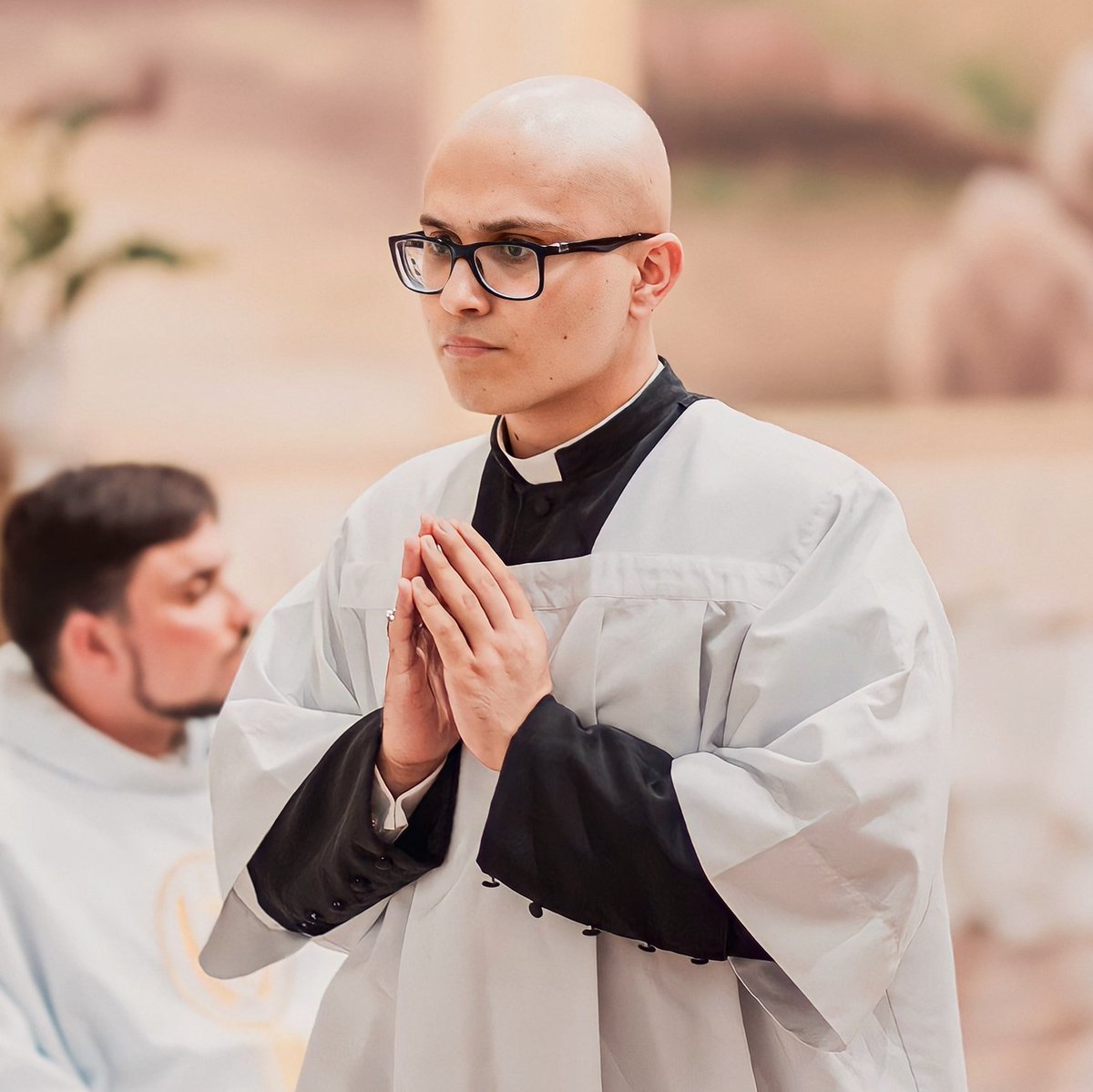 Jamais se considere forte demais. Não permita que o orgulho o leve a crer que tem o poder de superar qualquer desafio. Não sinta vergonha de reconhecer sua fraqueza, pois, conforme ensina o Apóstolo, "quanto a mim, de nada me gloriarei, senão das minhas fraquezas".