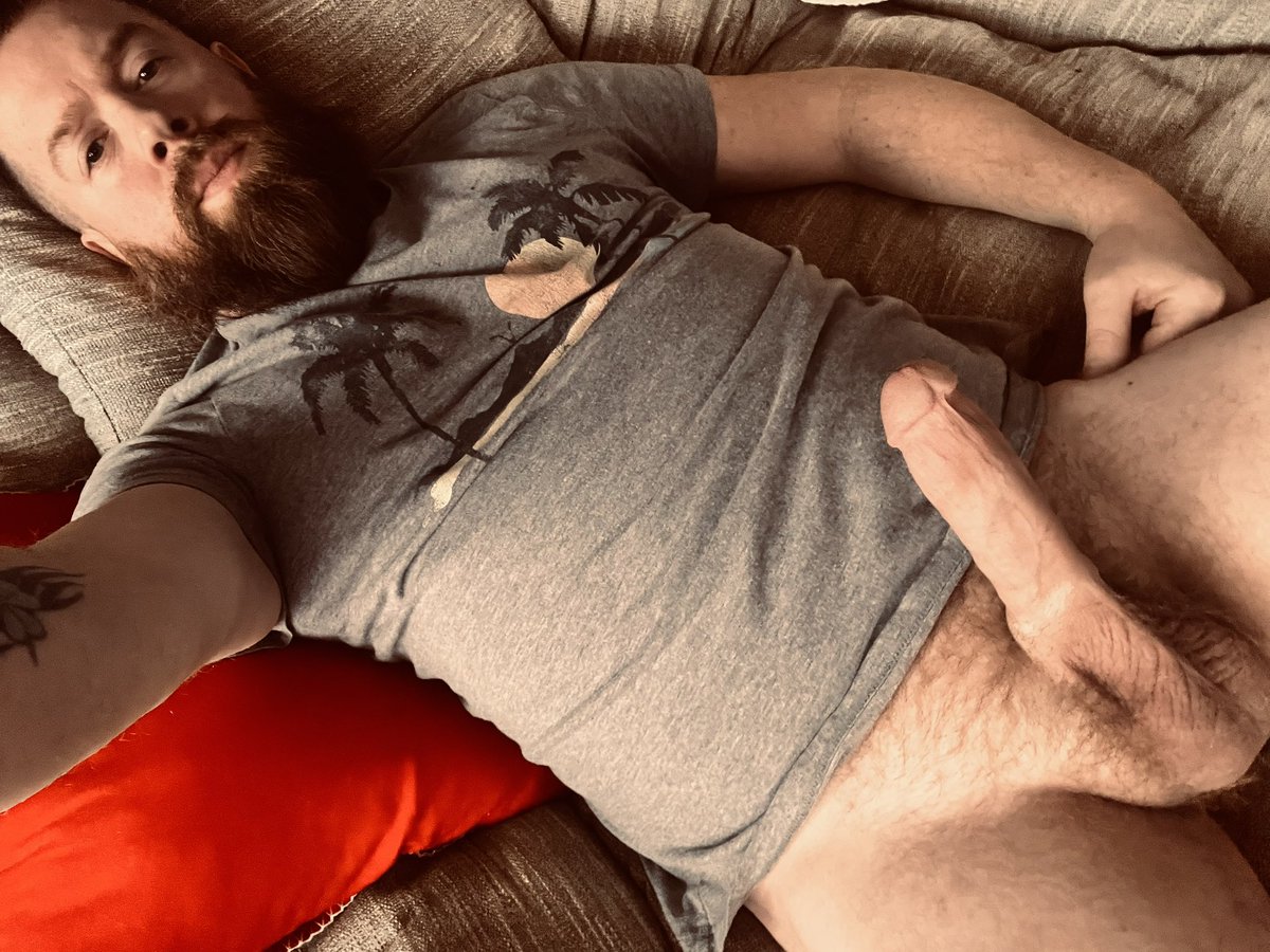 Relaxing on the couch. 🧱 🍆