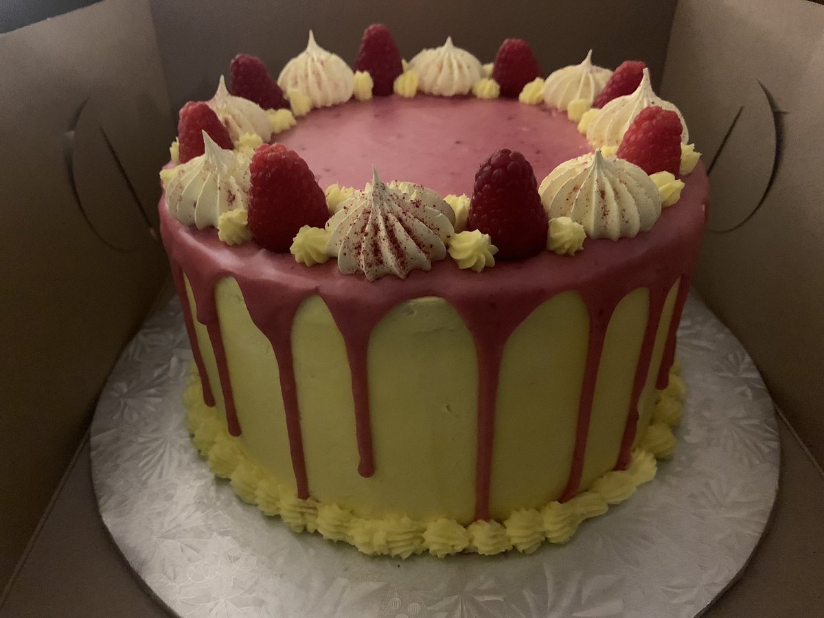 yanosenow's tweet photo. Raspberry and lemon cake! https://t.co/bCZ9qWxPyy