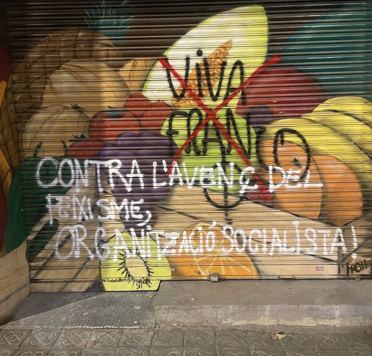 🔴 Recentment, han aparegut al Districte de Sant Martí pintades amb consignes feixistes en concordança a la creixent feixistització de la societat.

Els militants socialistes hem respost a la situació.

Cridem a l'organització de classe per acabar amb el feixisme de socarrel!