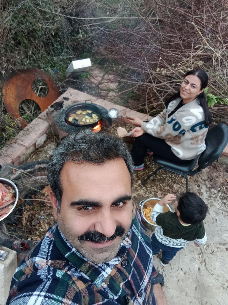 Partiya DEM .DİBEJÊ KÛ em mîtîng li ser filistînê cebikin.aybe şêrmekî pir mezinine .em jî ser bîryare "dem" e kenekî  disînîn...