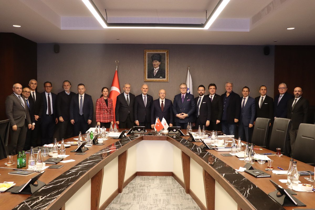 drmaydin's tweet photo. Ocak ayı Hizmet İhracatçıları Birliği-HİB Yönetim Kurulu toplantımızı T.C. Ticaret Bakan Yardımcımız Sayın Sezai Uçarmak Bey'in katılımlarıyla gerçekleştirdik.

Sektörlerimizin mevcut sorunlarına ilişkin etkin çözüm önerileri hakkında değerlendirmelerde bulunduk. 

@ticaret
@SekibAvdagic
@itokurumsal
@HibTurkiye
@turkihracat