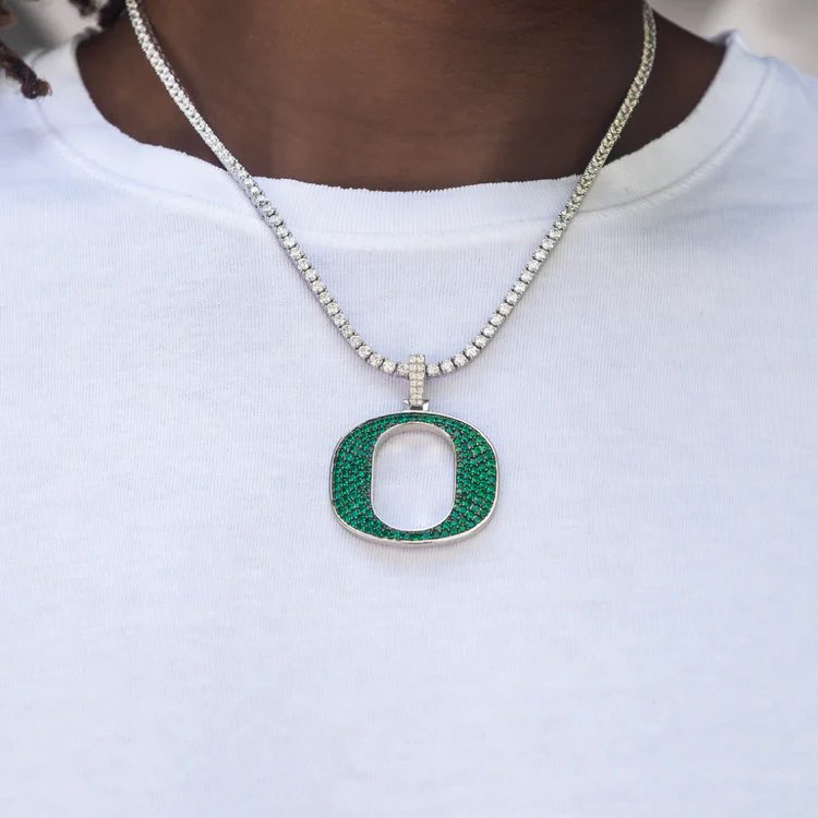 GIVEAWAY TIME ‼️🦆 All you have to do is: 👍 Like and Retweet this post ✅ Follow GeauxDuck I will pick a random winner Saturday. The winner gets a Gld Oregon Duck Pendant, retails for $120. #GeauxDucks #GoDucks