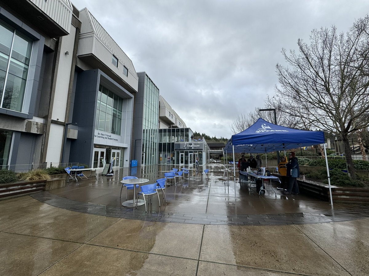 Rain or shine. We out here @LaneTitans!!!!!! Happy first week of Winter 2024! Free coffee, snacks and some dancing 💃🏽! #WelcomeWeek #LaneTitans