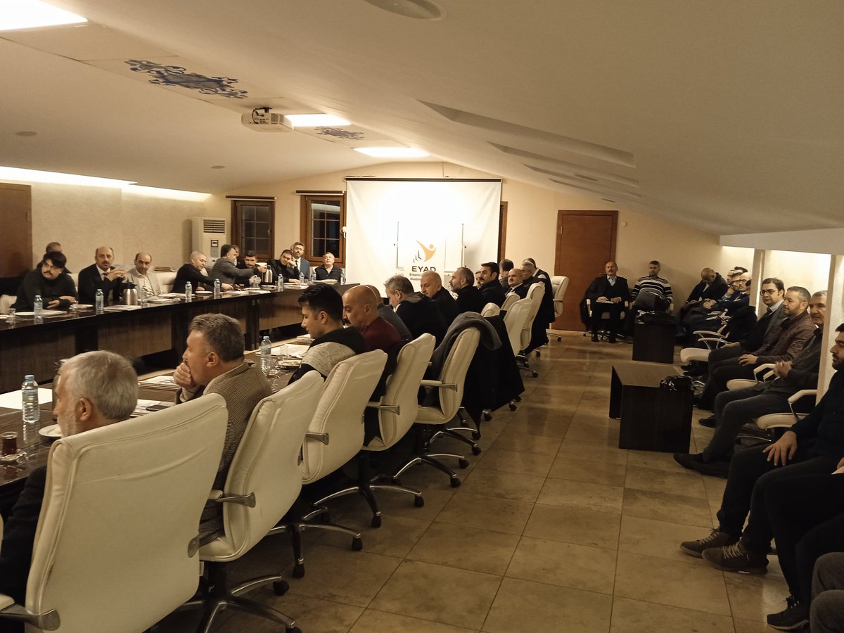 EYAD Akademi Sohbetlerimizde bu akşam Kamu Başdenetçisi Syn. Şeref Malkoç Türkiye Yüzyılında Hukuk ve Bürokrasi konusunu anlatıyor.