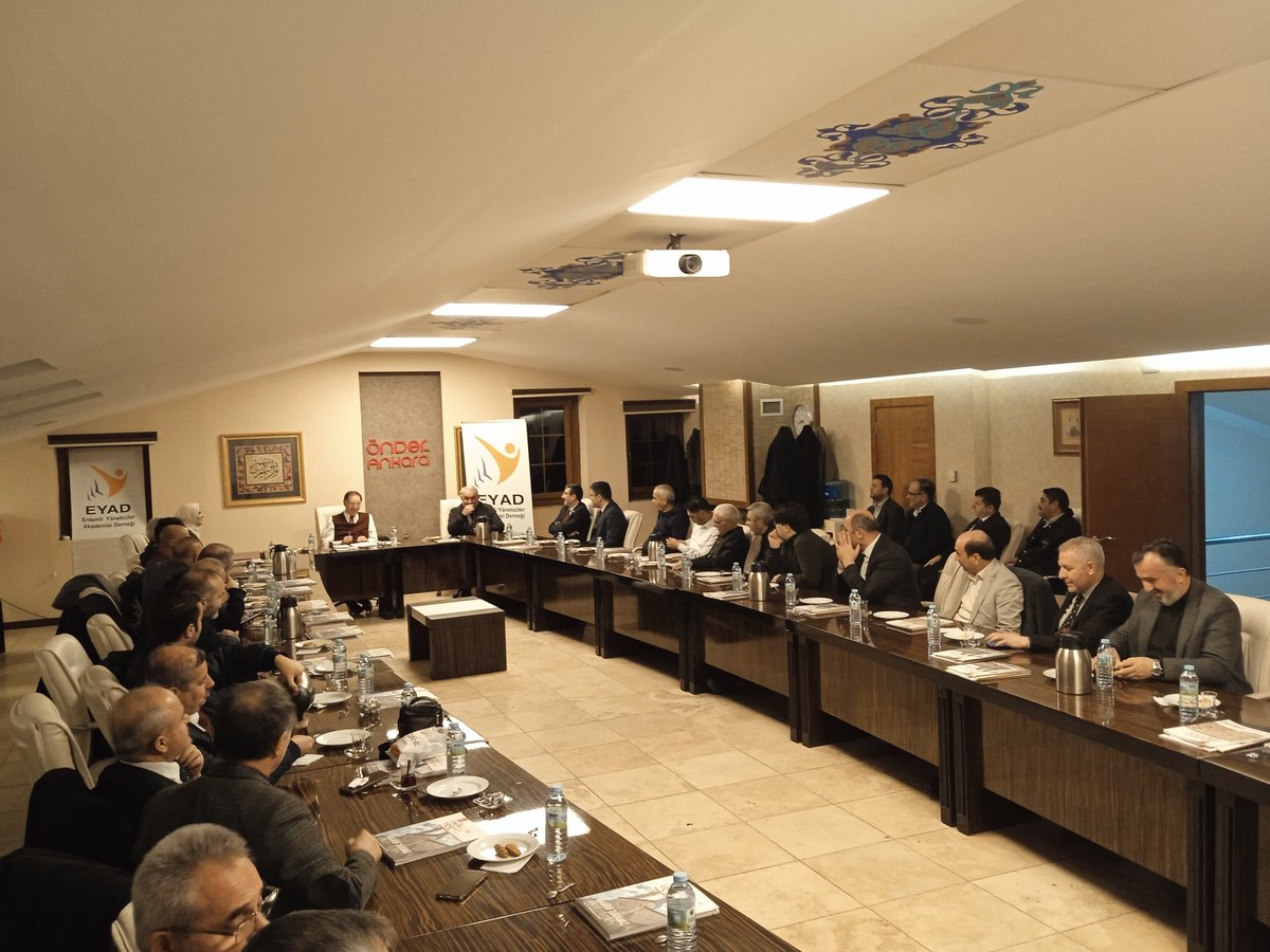 eyadakademi's tweet photo. EYAD Akademi Sohbetlerimizde bu akşam Kamu Başdenetçisi Syn. Şeref Malkoç Türkiye Yüzyılında Hukuk ve Bürokrasi konusunu anlatıyor. https://t.co/uiyuzgPYg7