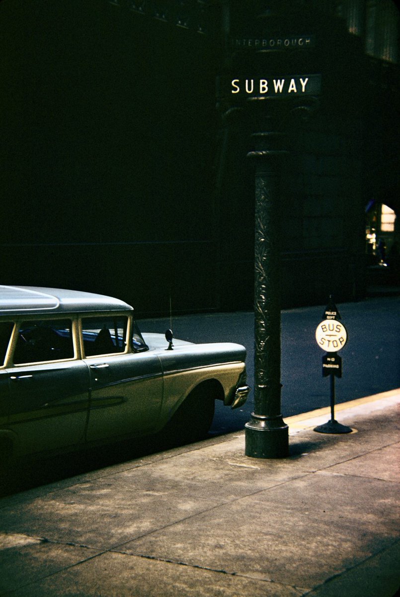 A Kodachrome of New York City, 1950s-60s, photographer unknown.
(from the private collection of Jan Wein)

#Kodachrome   #Photography  #NewYorkCity
