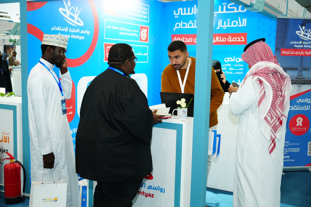 Rals2030's tweet photo. لحظات مميزة من الموسم الخامس لـ
#ملتقى_الموارد_البشرية_والاستقدام
مكتب رواسي الامتياز للاستقدام @rwasialimtyaz
استقبل في جناحه زوار المعرض وقدم لهم العديد من الخدمات المتميزة طيلة أيام الملتقى
#HRALS23
#الرياض
#السعودية
#RiyadhExpo2030 https://t.co/KuNMH4etxt