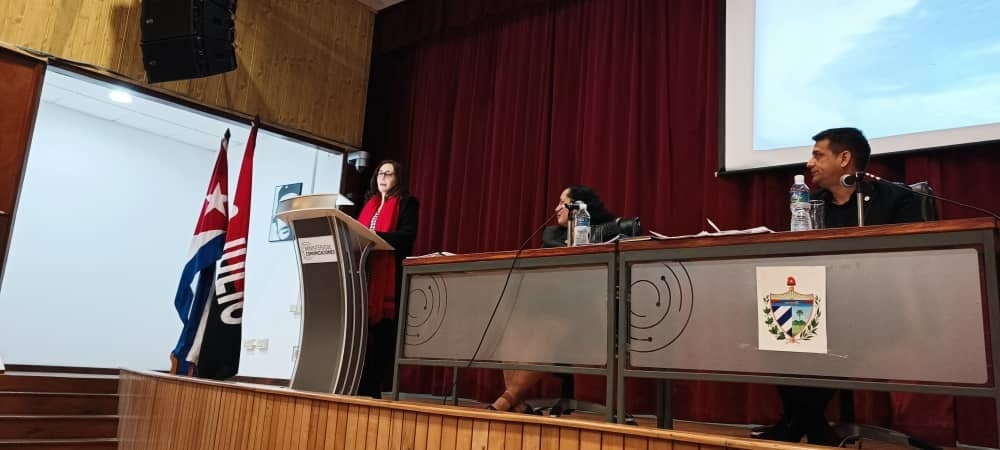 La Asamblea del Poder Popular del municipio Plaza de la Revolución reconoció al Centro Nacional de Educación Sexual (#Cenesex) en su 35 aniversario.

2024 será de 𝐟𝐨𝐫𝐭𝐚𝐥𝐞𝐜𝐢𝐦𝐢𝐞𝐧𝐭𝐨 𝐝𝐞 𝐚𝐥𝐢𝐚𝐧𝐳𝐚𝐬 entre #Cenesex y Plaza de la Revolución.
#35AniversarioCenesex