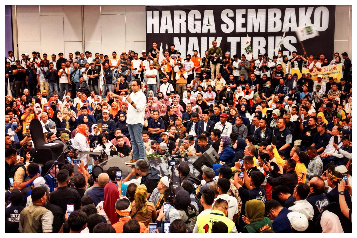 aniesbaswedan's tweet photo. Terima kasih, Kendari! #AMINAjaDulu https://t.co/YuTePHBuIq