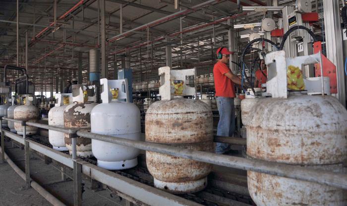 ✍️| Las medidas tomadas por el Gobierno para rectificar distorsiones presentes en la economía cubana tienen como objetivo crear condiciones para reanimar el desempeño económico de la nación.

<a href="/Granma_Digital/">Periódico Granma</a> ofrece los detalles.

granma.cu/cuba/2024-01-0…