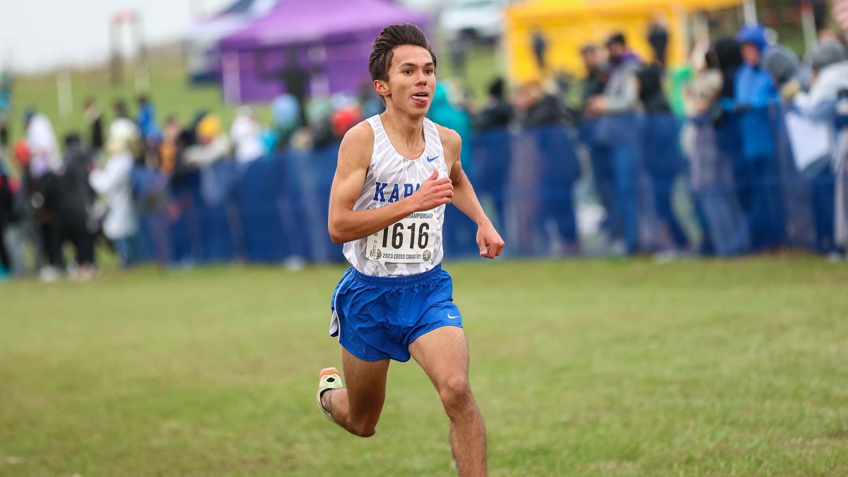 KSHSAA's tweet photo. PHOTOS: Class 5A state cross country boys race

📸: @MacMoore_KSHSAA 

#KSHSAACovered x @CapFed

Full gallery: https://t.co/rZXZWsn4q7 https://t.co/ufzZ6ik0qw