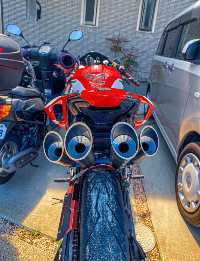 AxxLMoto's tweet photo. R-MOD社のDUCATI PANIGALEスタイル YZF-R25用 シートカウルがお客様分にて入荷しました!
ご希望ににて本国でブラックに塗装された状態となります。
純正テールライトを再利用となり、シートカウルを交換するパーツとなります。
かっこよすぎです😍😍
#AXXL
#YZFR25
#RMOD
#PANIGALE https://t.co/dRFkioIOlH