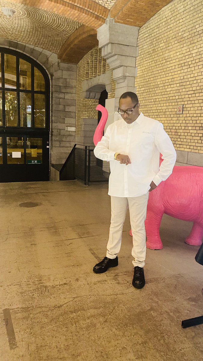 Aujourd’hui, dans un restaurant à Bruxelles, j’ai dû défendre la légitimité du président <a href="/fatshi13/">Félix A. Tshisekedi</a> devant un groupe de parlementaires européens qui étaient entrain de jeter le discrédit sur les élections organisées par la <a href="/cenirdc/">Ceni-RDC</a> ; fraudes, bourrage des urnes, irrégularités…