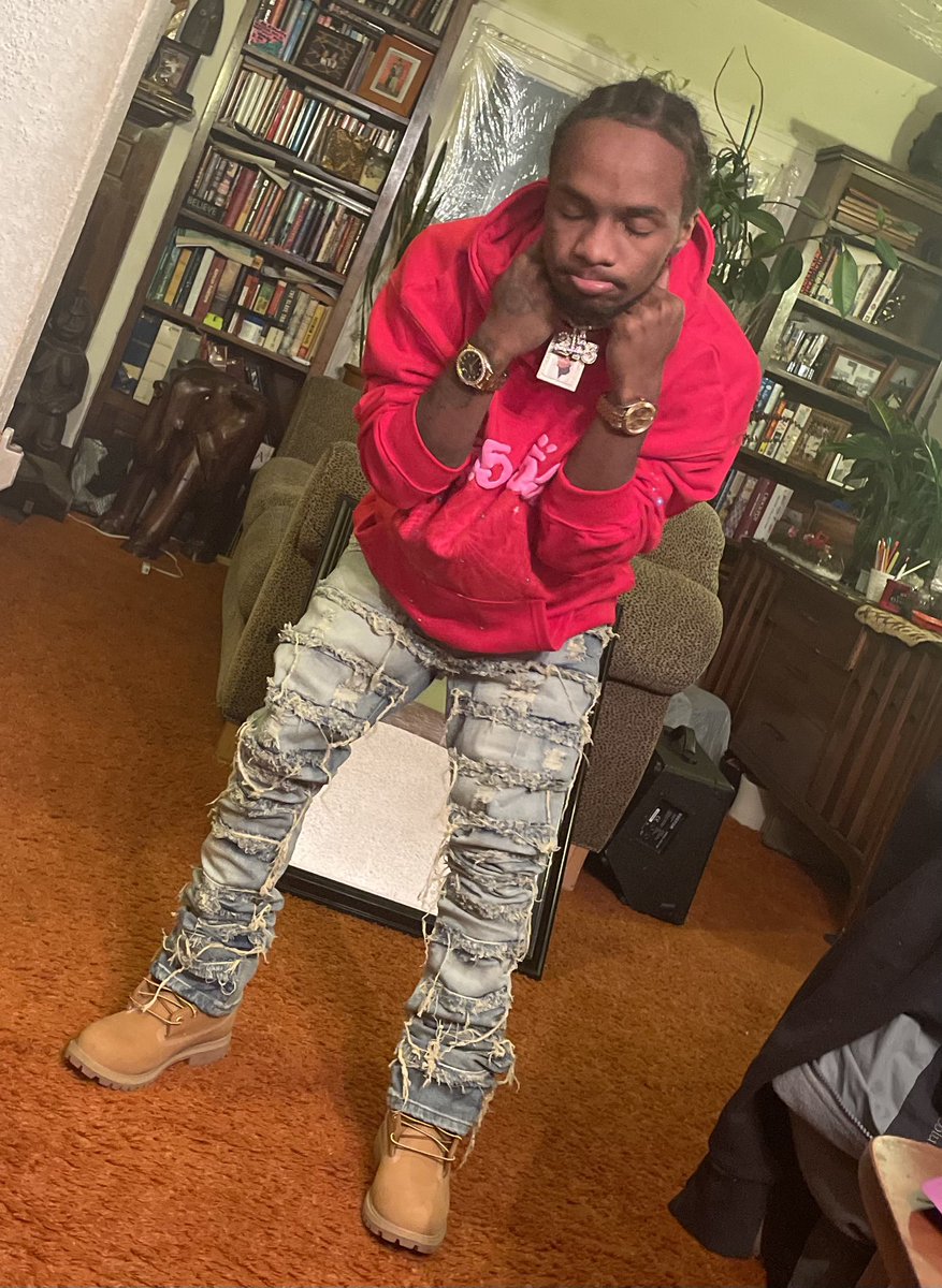 Whereis215's tweet photo. I still came in late 🥴😂🪐
It’s really her money🤷🏽♂️ #Having #JuggWorld https://t.co/v052u9JAKT