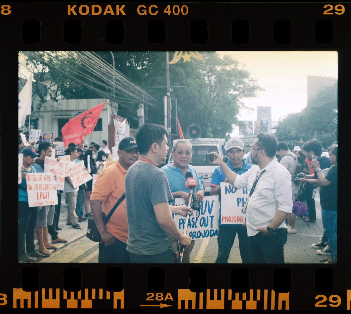 aoxree's tweet photo. 12/31/23 

- pagkilos sa harap ng ltfrb laban sa itinakdang deadline ng sapilitang puv consolidation 

🎞️ kodak ultramax 400
📷 ricoh xr 500

#NoToPUVPhaseout https://t.co/sIv27WFFUi