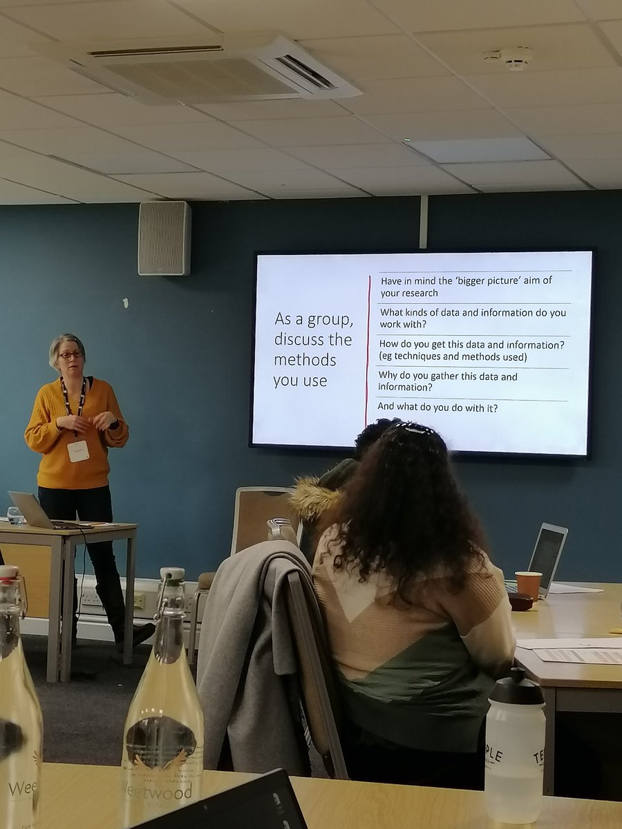 Poppy Leeder from @HorizonsLeeds  leading the methods session on interdisciplinary research <a href="/CAS_UPTuks/">Centre for the Advancement of Scholarship</a>