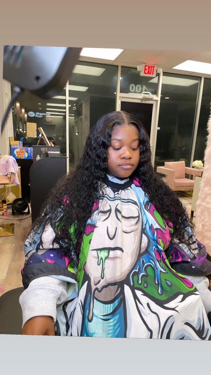 Link in bio to book your wig install 🙃