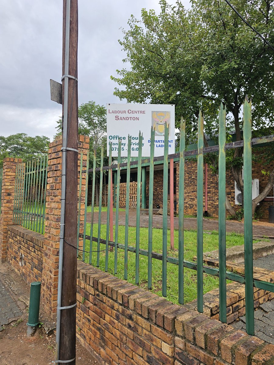 MzwaneleManyi's tweet photo. I arrived at Marlboro Labour Centre, GP, at 15h40 today for an unannounced oversight visit.
Doors locked.
There was not one person from the Dept of Labour in the premises.
Security said they left at 15h00, yet the working hours on the notice board indicate 16h00 closing time. https://t.co/ifHrHsEwTo