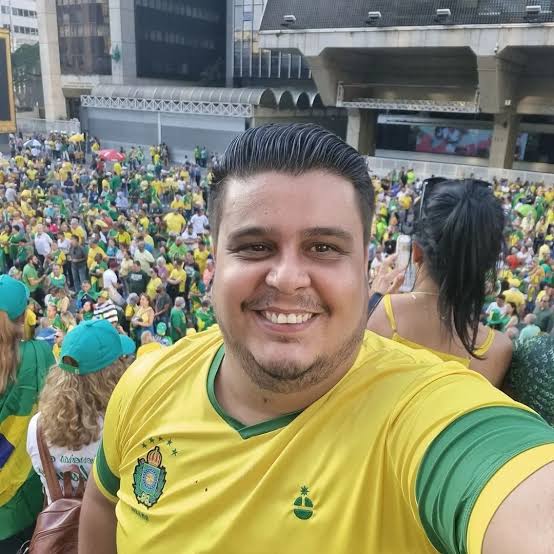 OrestesInforma's tweet image. Este é o Rafael Moreno, ele queria chamar atenção e postou um vídeo fake acusando o padre Júlio Lancellotti de pedofilia.

Ele conseguiu chamar a atenção e fez com que descobrissem que ele estava nos atos golpistas. Agora só falta o @Alexandre e a PGR tomarem providência contra