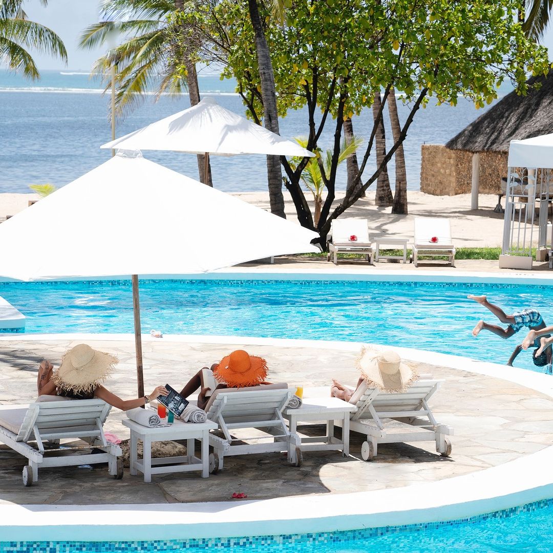 OtuSafaris's tweet photo. Are you looking for the perfect destination with some sun sea &amp; fun. 

Pay for 2 stay the 3rd night free at the Diamond Dreams Of Africa. 

☑ Half board basis- KES 51,600 per person sharing 

To book; 

☎️📲 Call/ Whatsapp: 0722 353 884  or 

📩 Email: enquiries@otusafaris.com https://t.co/vjkTWhfNS7