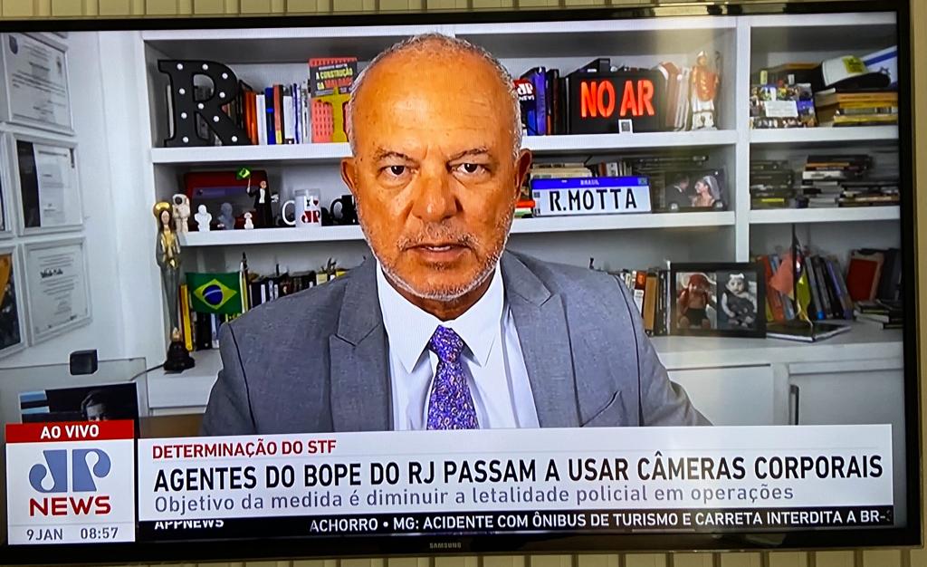 rmotta2's tweet photo. Onde está o projeto de lei para colocar câmeras corporais nos criminosos dos regime semiaberto e aberto e nas "saidinhas" ?

O custo da câmera tem que ser pago pelo criminoso, é evidente.

Colocar câmeras na polícia é molezinha. Difícil é colocar onde realmente é necessário. https://t.co/wK5q7sZOqc